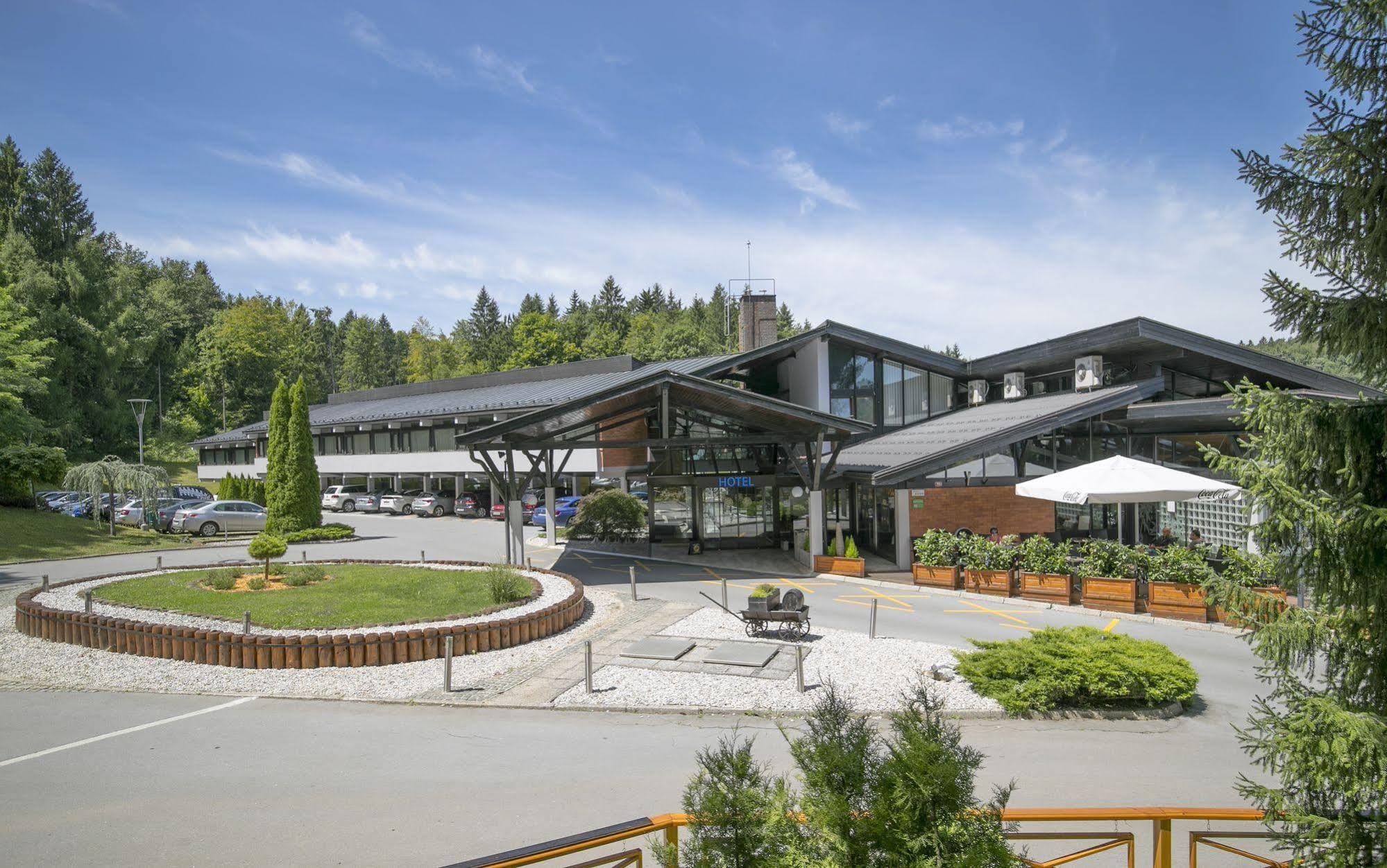 Hotel Grosuplje Buitenkant foto
